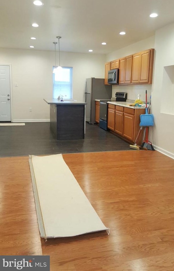 1221 Montrose St, Philadelphia, PA 19147
