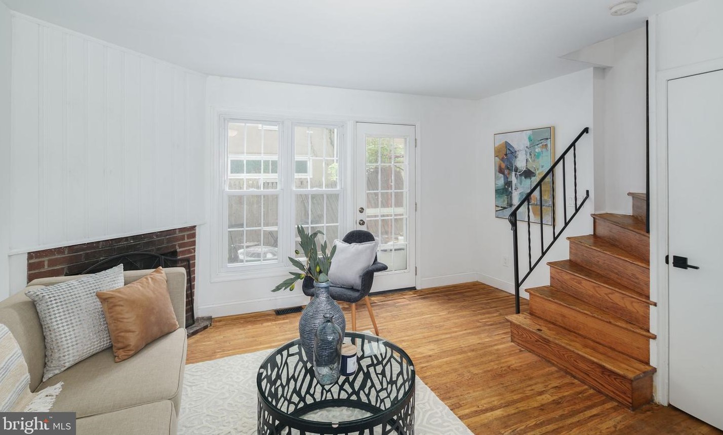 1908 Naudain St, Philadelphia, PA 19146-1413