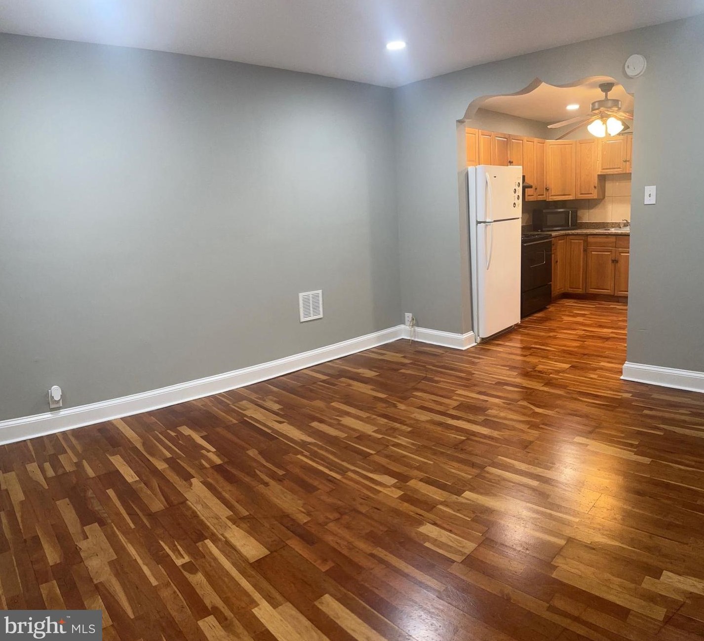 2529 S Franklin St, Philadelphia, PA 19148