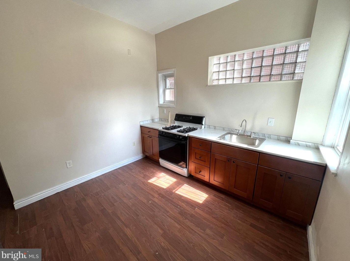 253 S 44th St #1r, Philadelphia, PA 19104