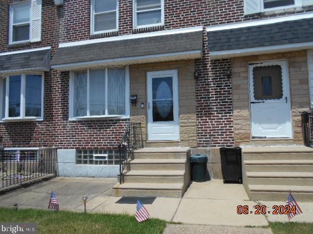6226 Walker St, Philadelphia, PA 19135-3508