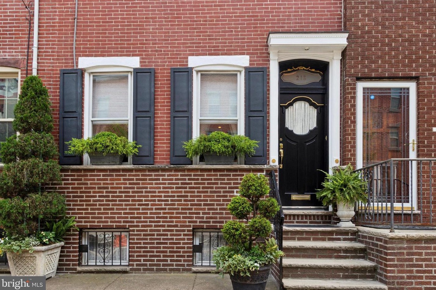 216 Morris St, Philadelphia, PA 19148-1315