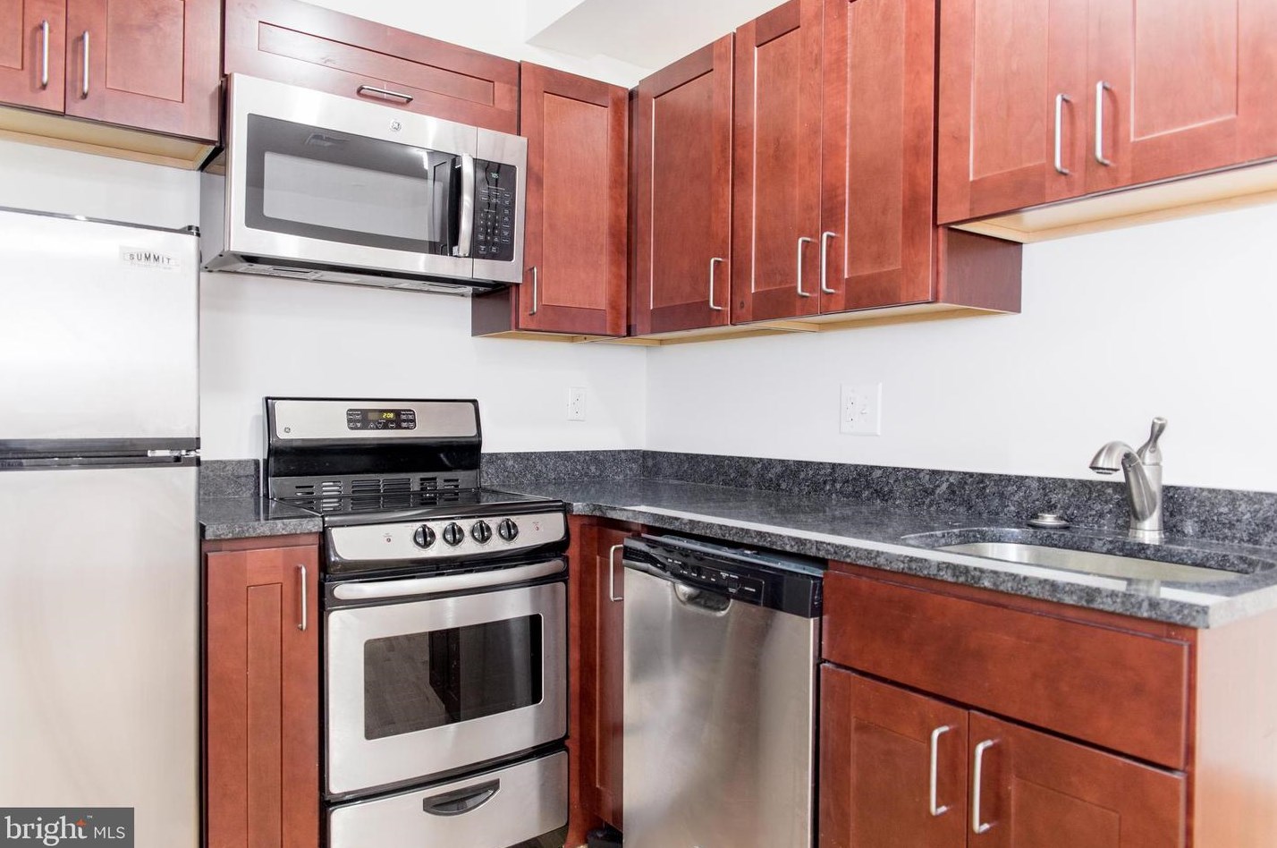 761 S 5th St #b, Philadelphia, PA 19147