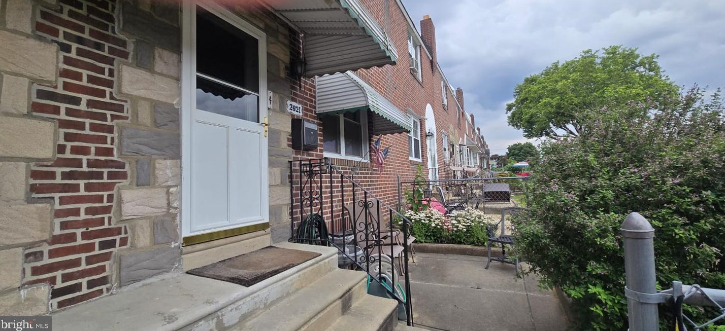 2921 Disston St, Philadelphia, PA 19149-1930