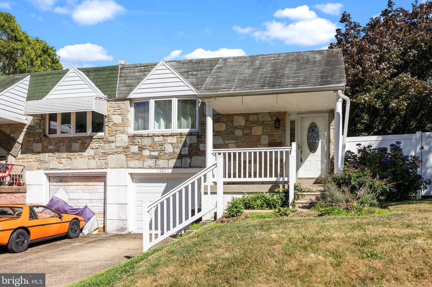13071 Stevens Rd, Philadelphia, PA 19116-1334