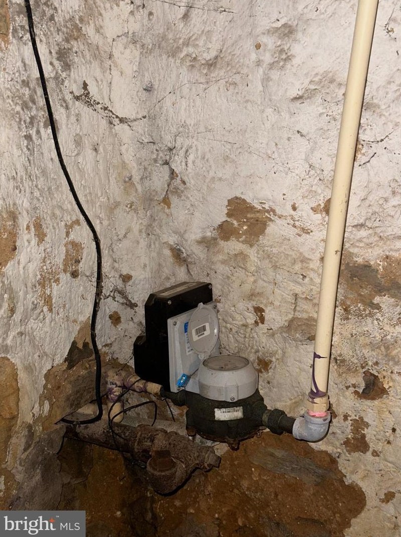 5555 Addison St, Philadelphia PA  19143-1305 exterior