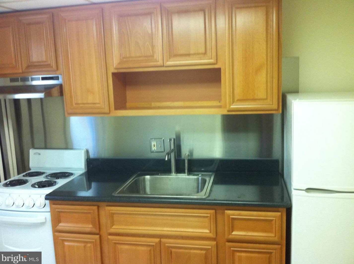 1019 Waverly St #1, Philadelphia, PA 19147
