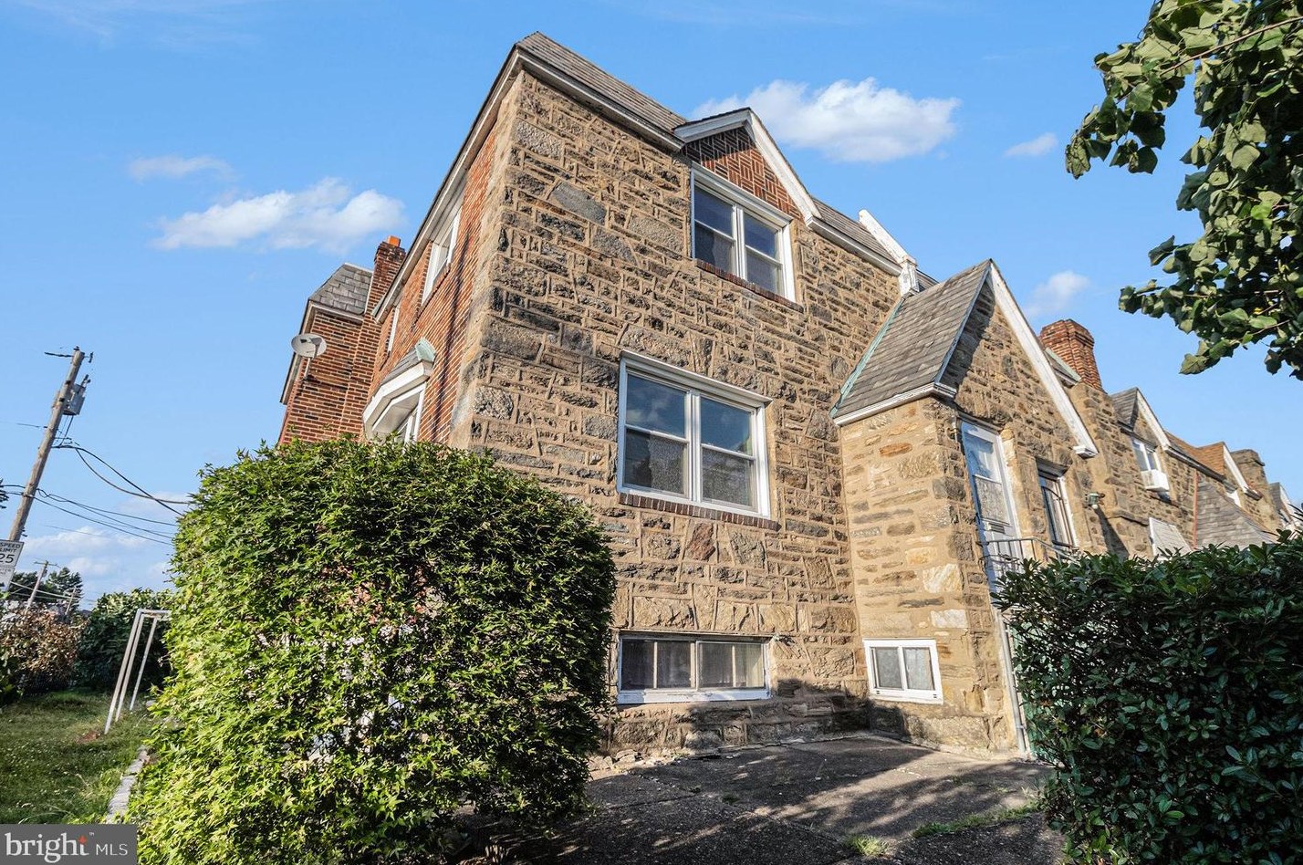 1101 Levick St, Philadelphia, PA 19111-5518