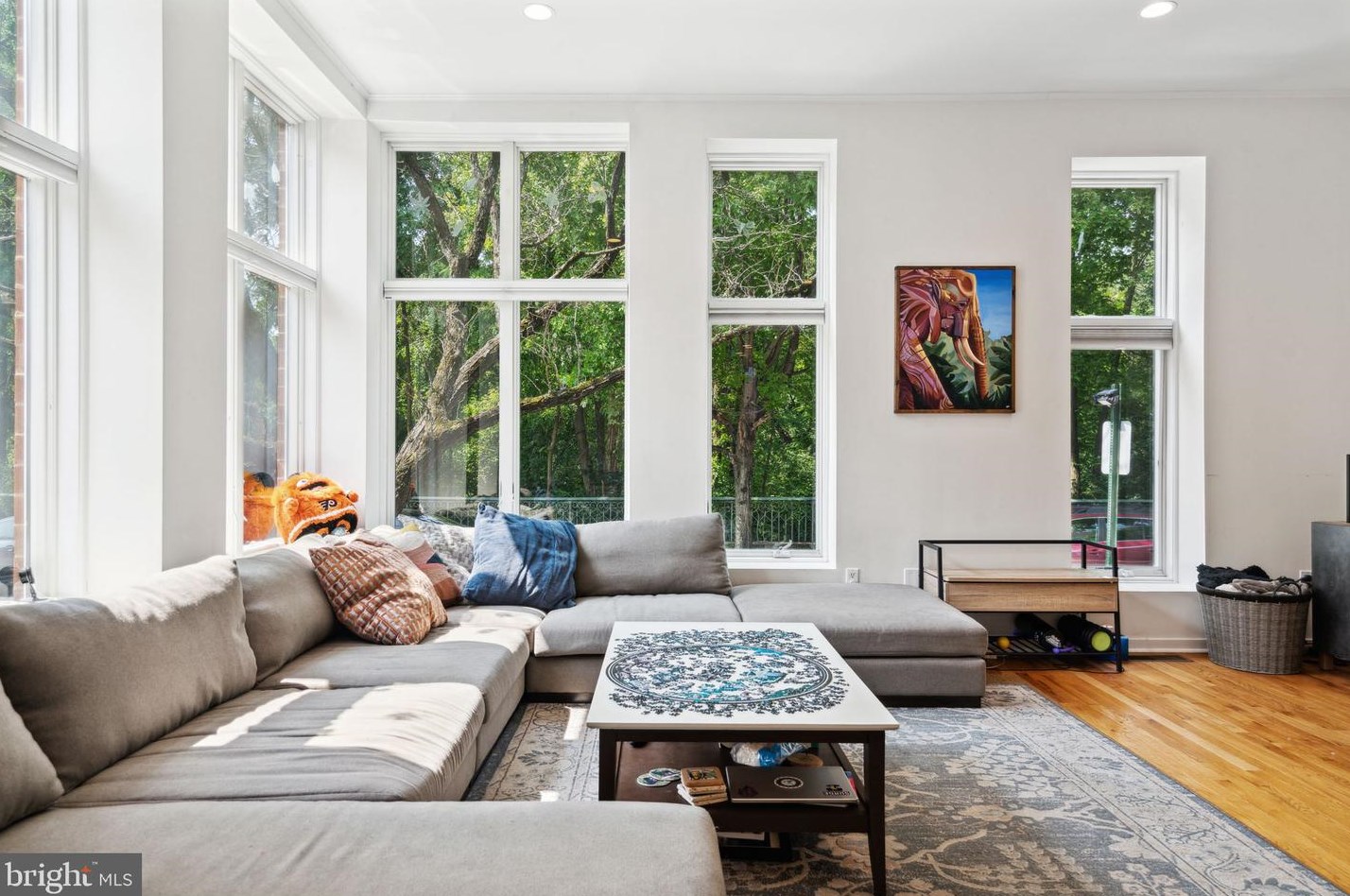 2911 Pennsylvania Ave, Philadelphia PA 19130-1107 exterior