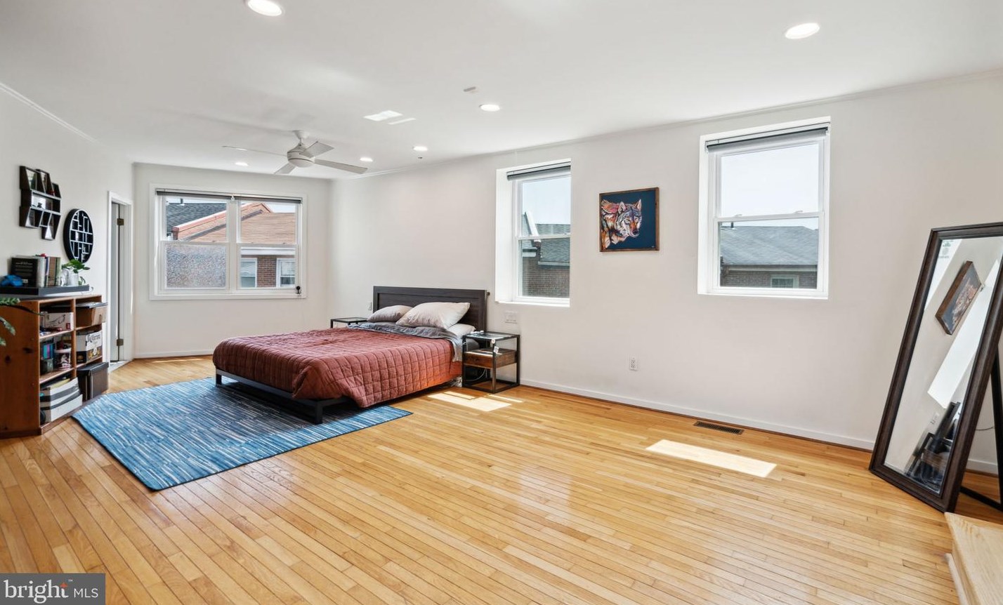 2911 Pennsylvania Ave, Philadelphia PA 19130-1107 exterior