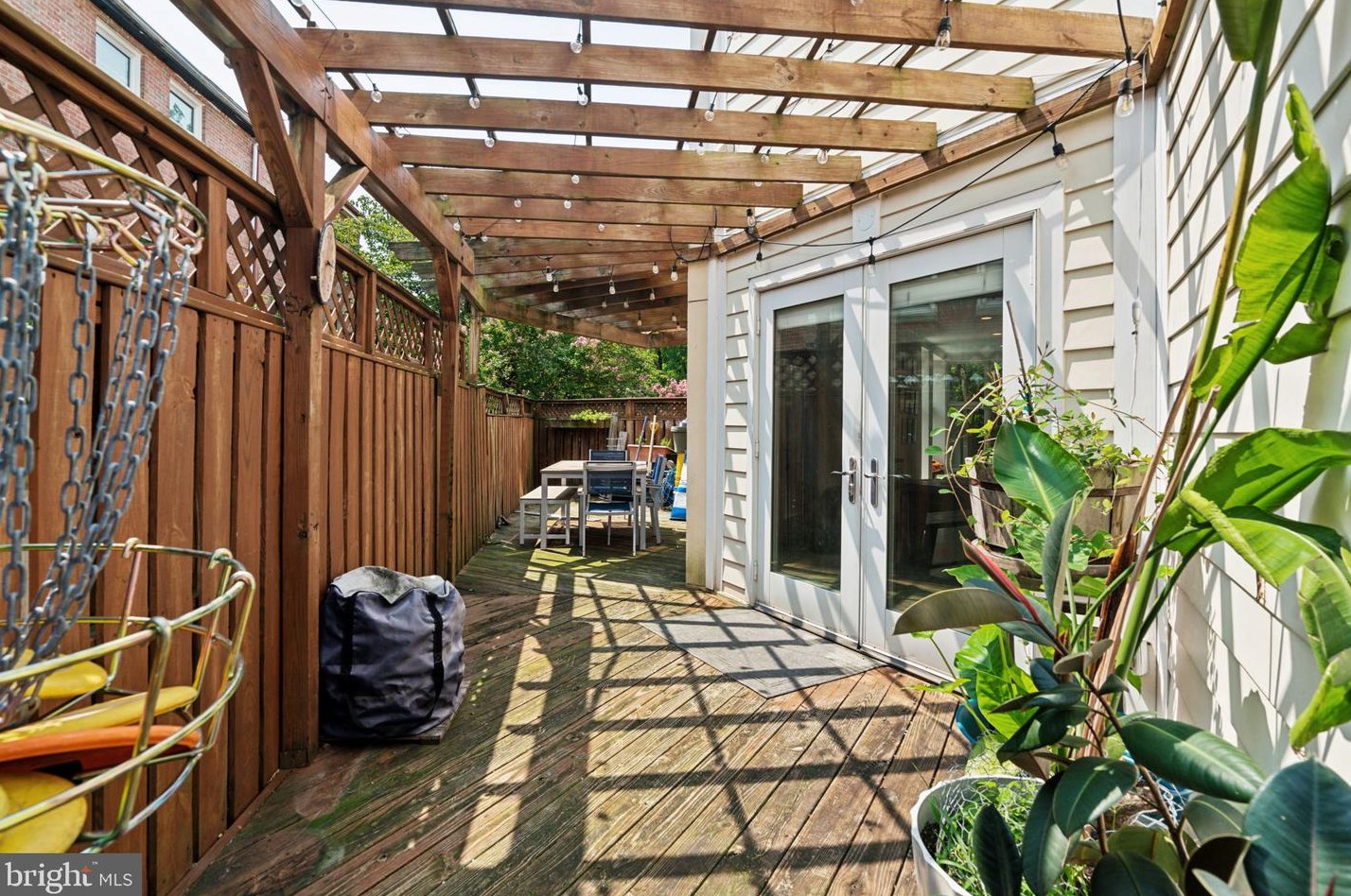 2911 Pennsylvania Ave, Philadelphia PA 19130-1107 exterior