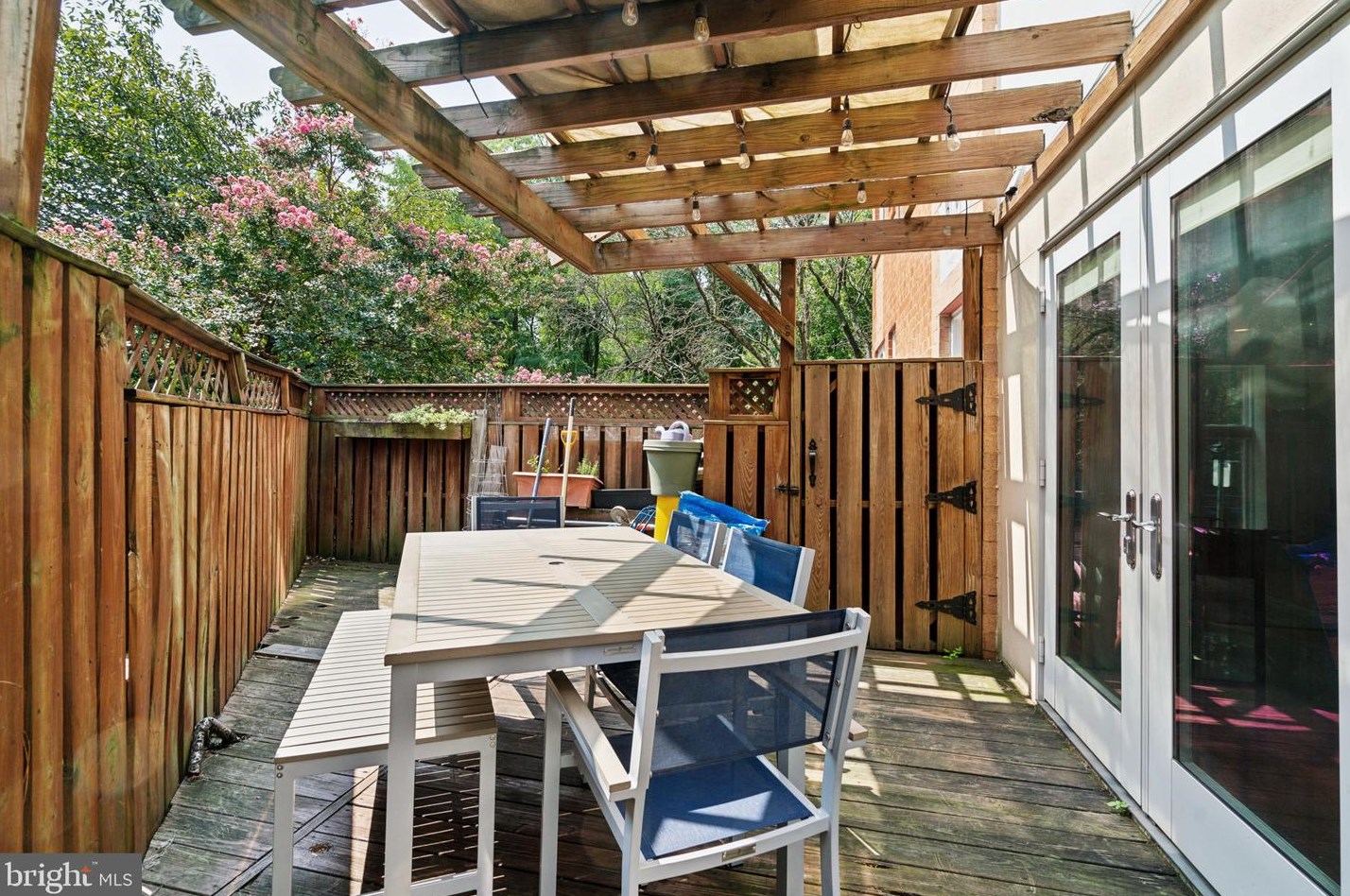 2911 Pennsylvania Ave, Philadelphia PA 19130-1107 exterior