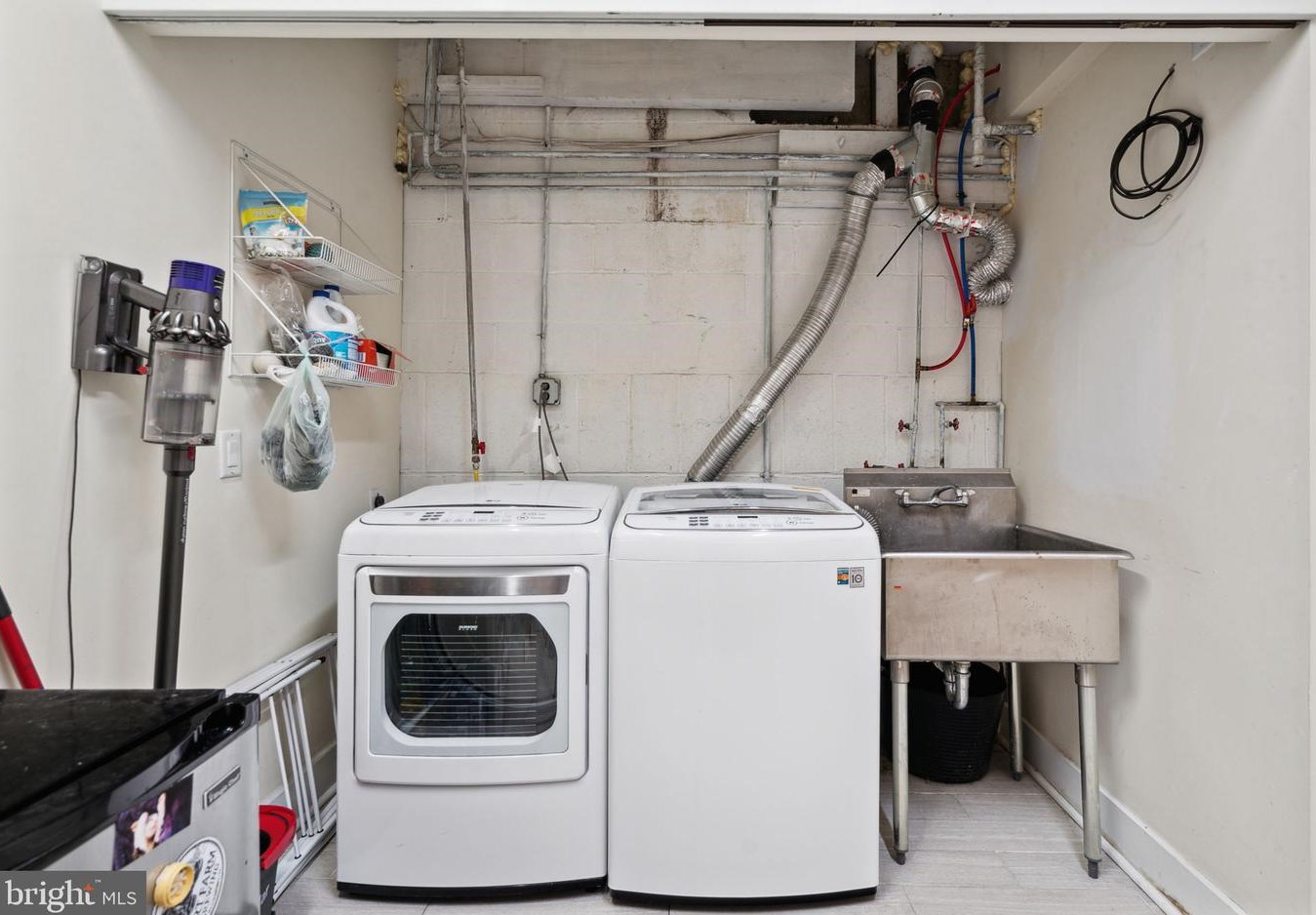 2911 Pennsylvania Ave, Philadelphia PA 19130-1107 exterior