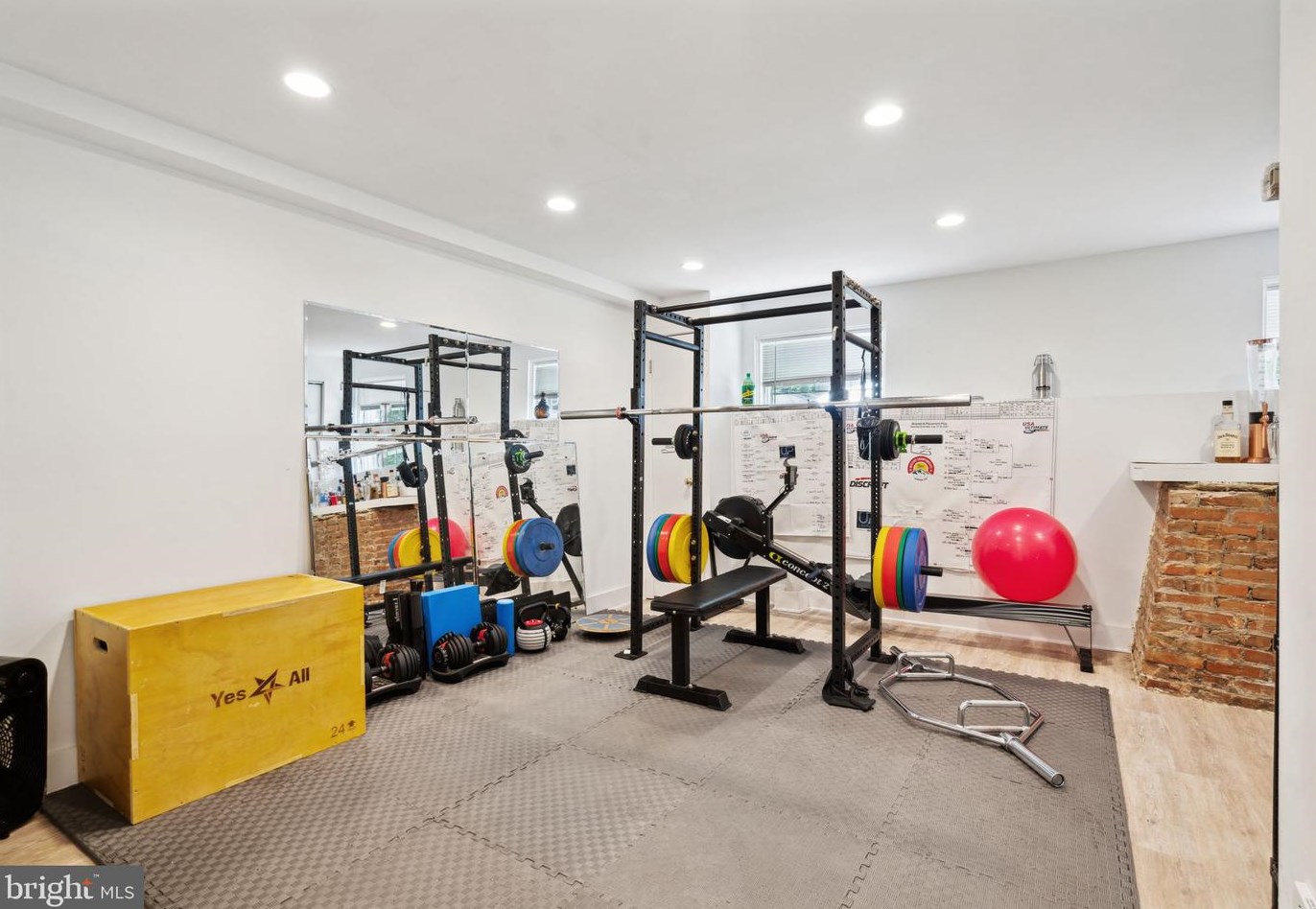 2911 Pennsylvania Ave, Philadelphia PA 19130-1107 exterior