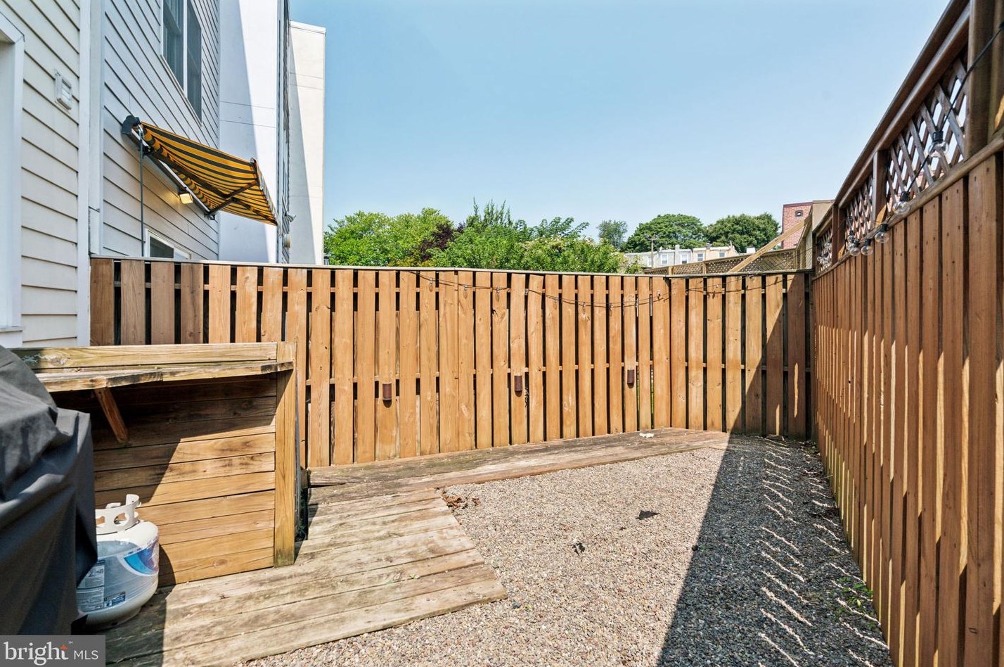 2911 Pennsylvania Ave, Philadelphia PA 19130-1107 exterior