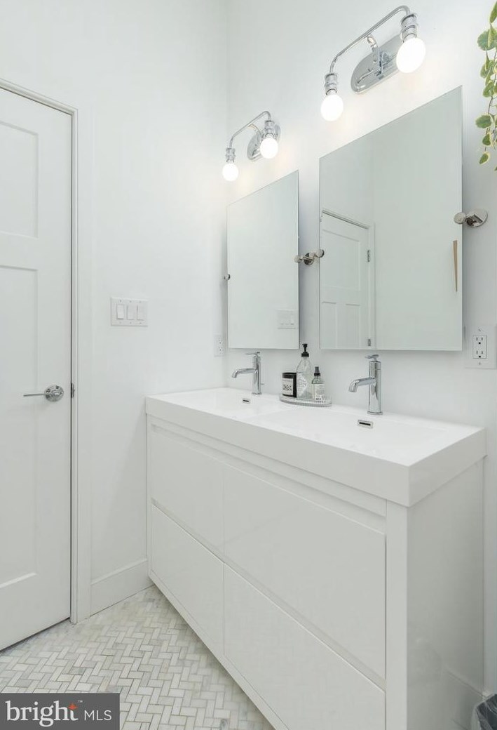426 Miller St, Philadelphia PA  19125-2615 exterior