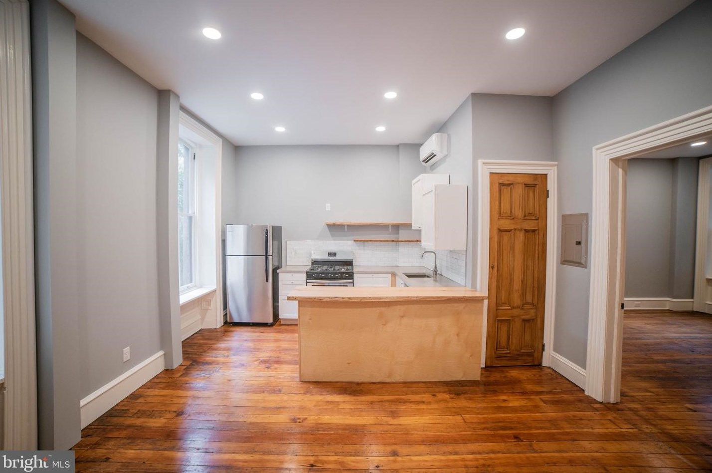 2124 Spruce St #2f, Philadelphia, PA 19103