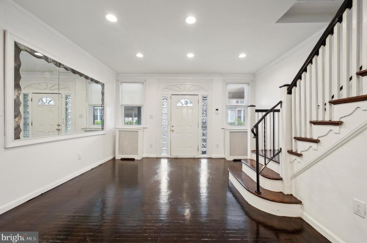 6725 N Smedley St, Philadelphia, PA 19126