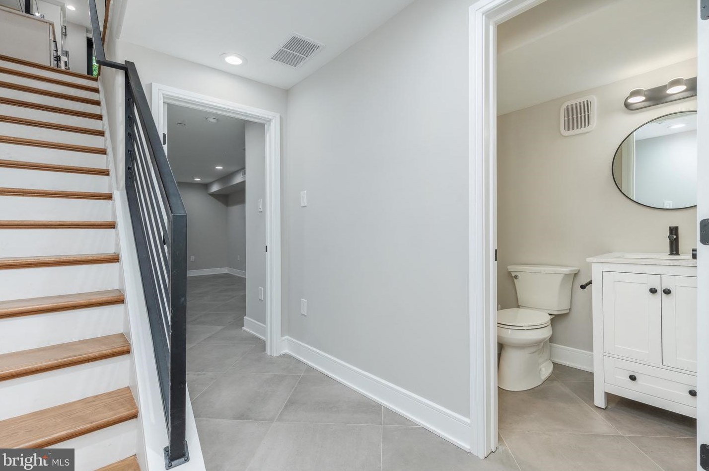 2211 Naudain St, Philadelphia PA  19146-1109 exterior