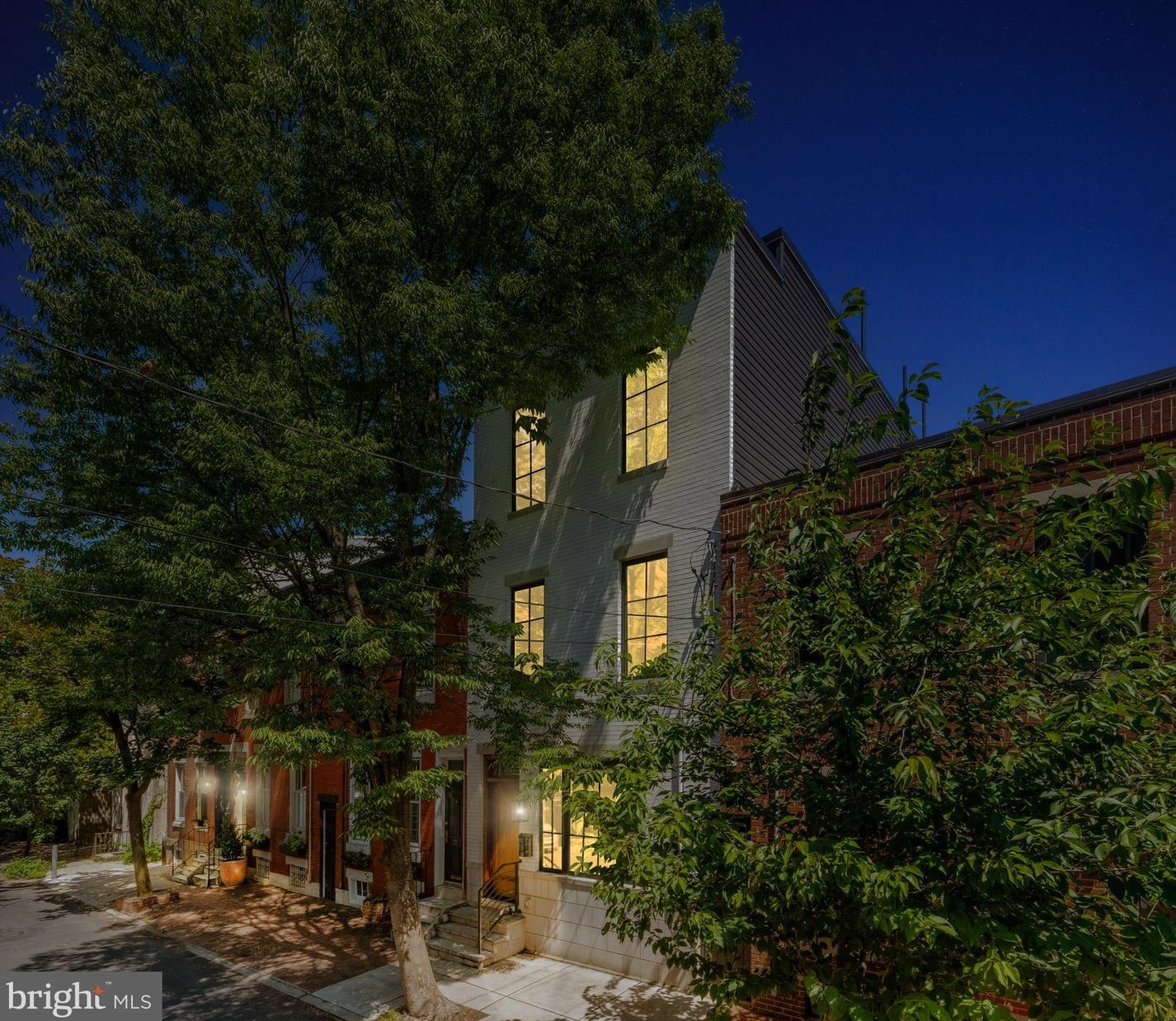2211 Naudain St, Philadelphia PA  19146-1109 exterior
