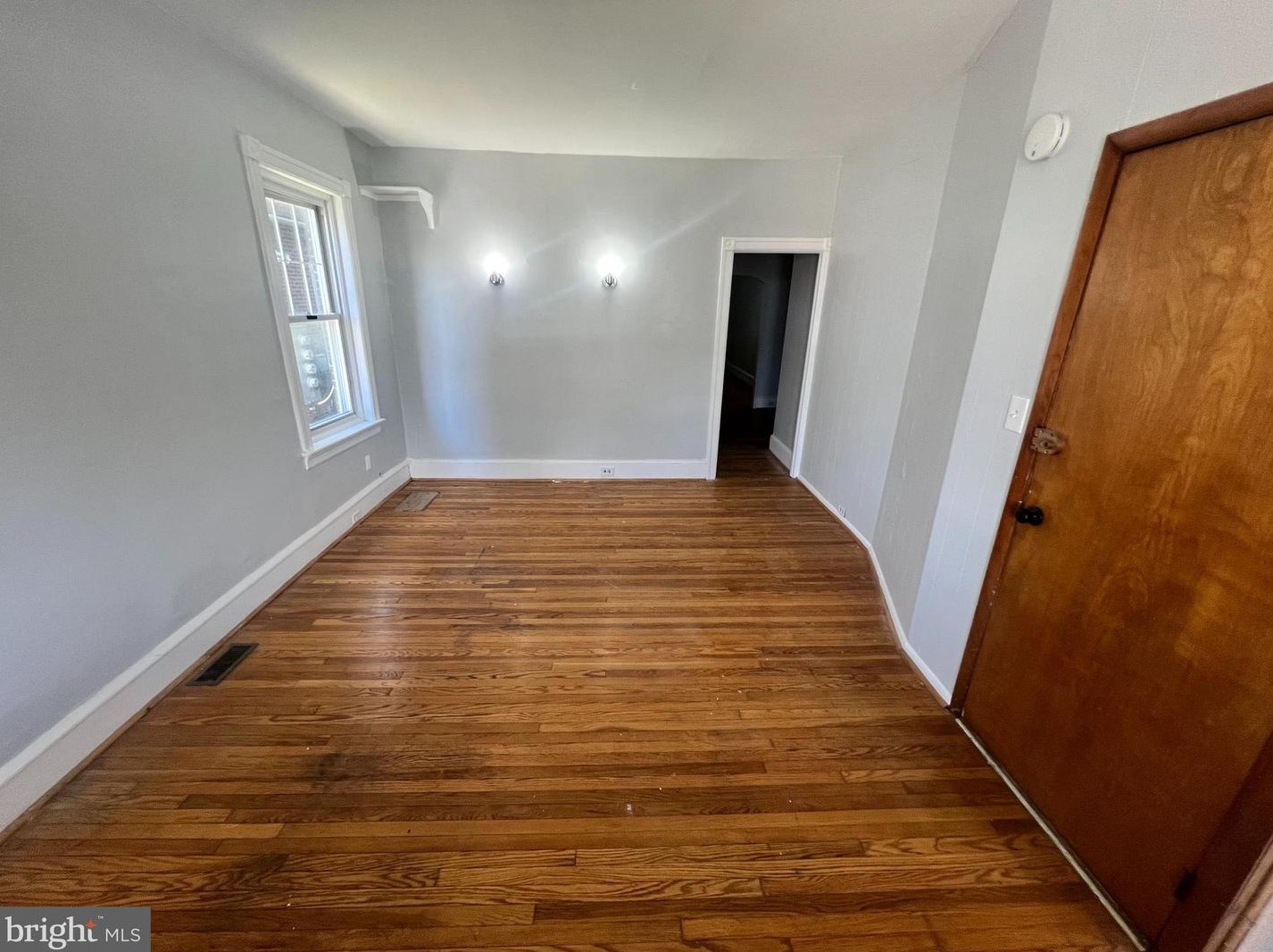 5934 Ridge Ave, Philadelphia, PA 19128-1639