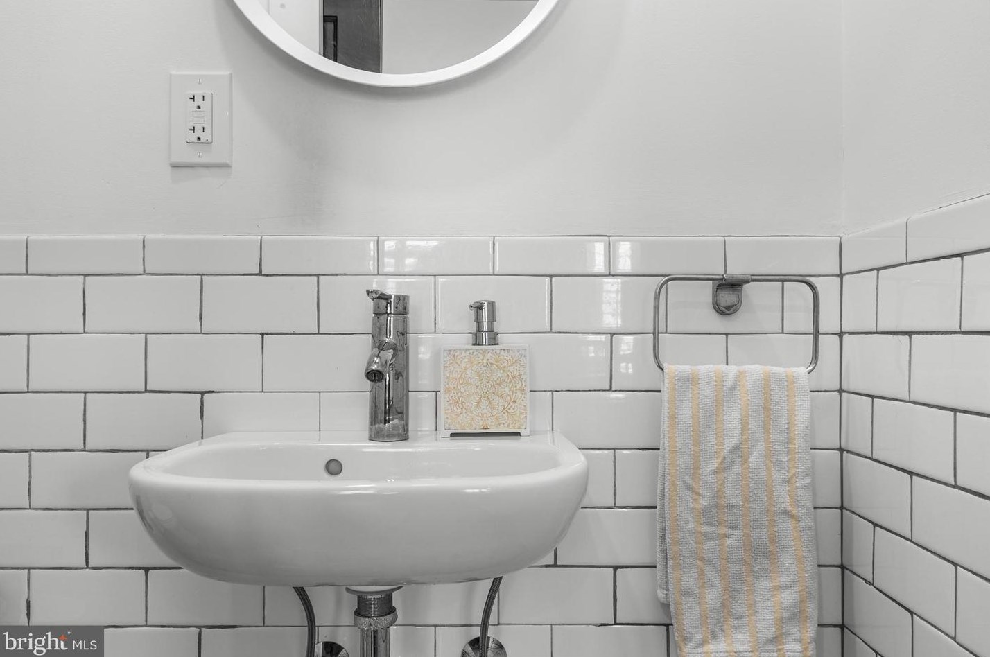 619 Shawmont Ave, Philadelphia PA 19128-3124 exterior