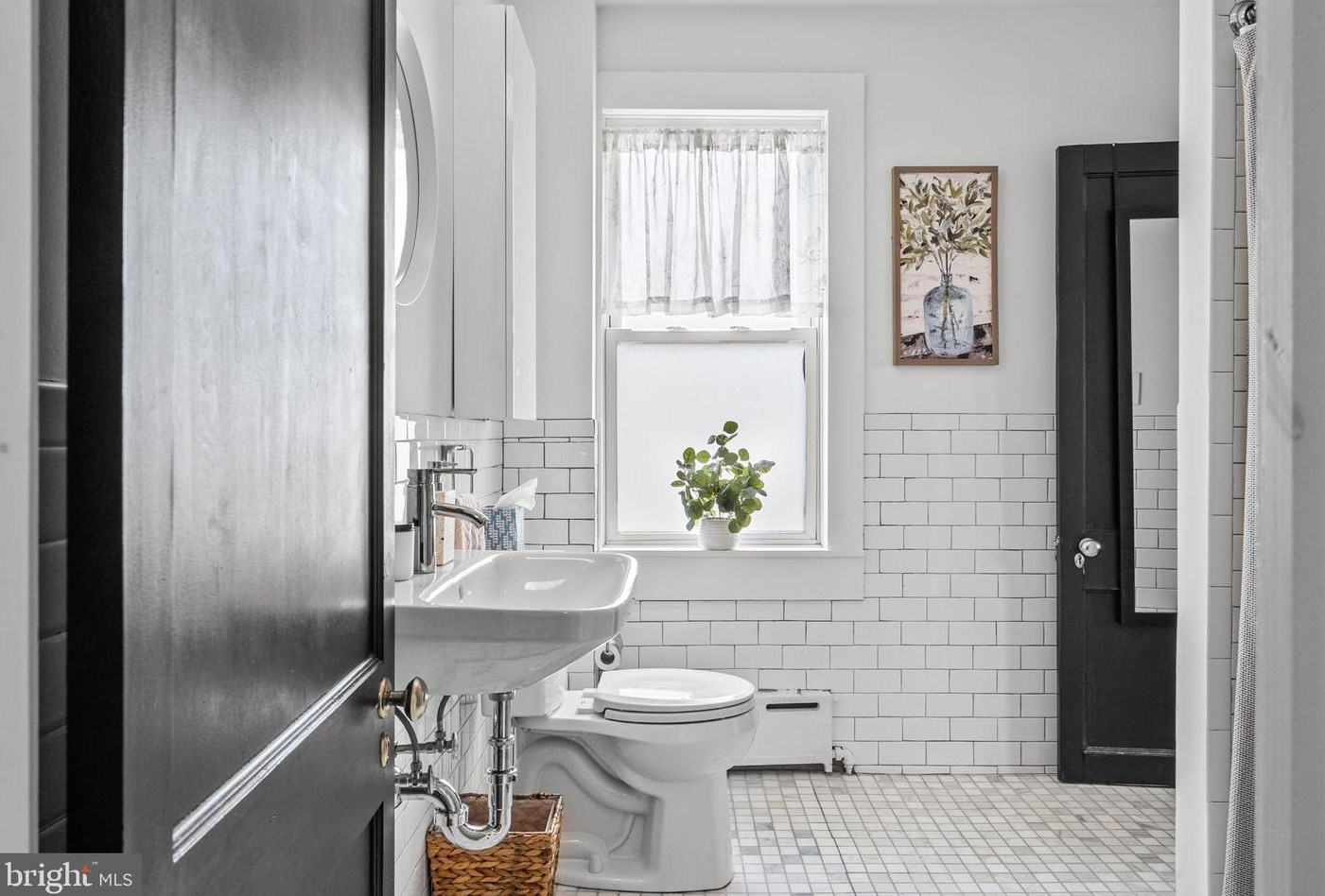 619 Shawmont Ave, Philadelphia PA 19128-3124 exterior