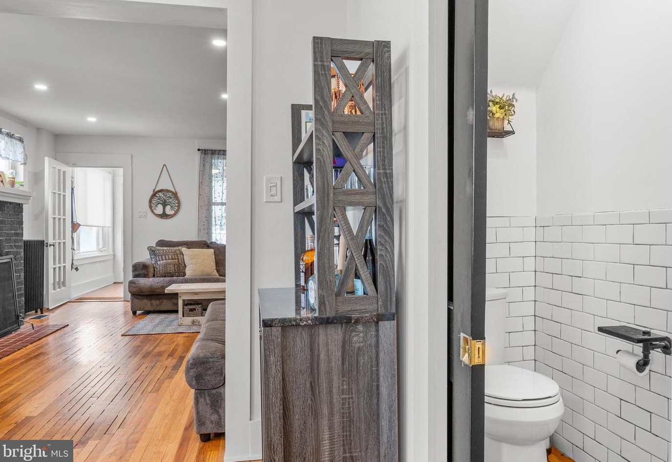 619 Shawmont Ave, Philadelphia PA 19128-3124 exterior