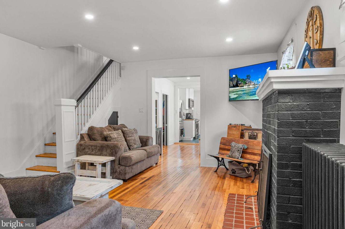 619 Shawmont Ave, Philadelphia PA 19128-3124 exterior