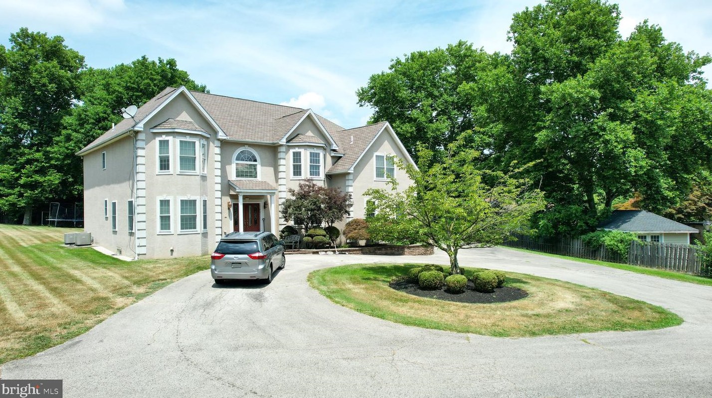 1058 Welsh Rd, Philadelphia, PA 19115