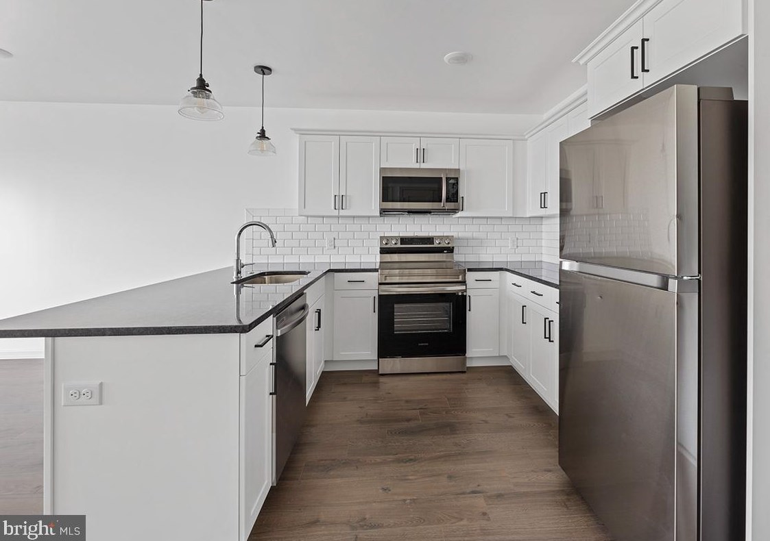 404 Fountain St #406, Philadelphia, PA 19128