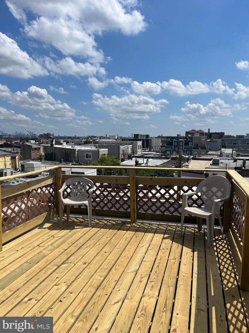 213 Tasker St, Philadelphia, PA 19148-1324