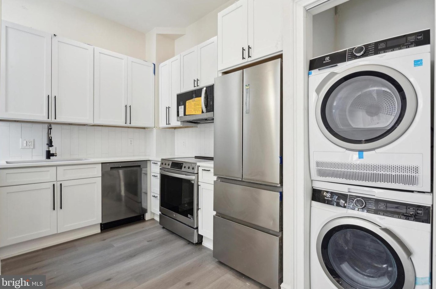 723 Sansom St, Philadelphia, PA 19106-3200