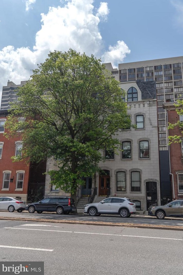 2024 Spring Garden St, Philadelphia PA  19130-3878 exterior