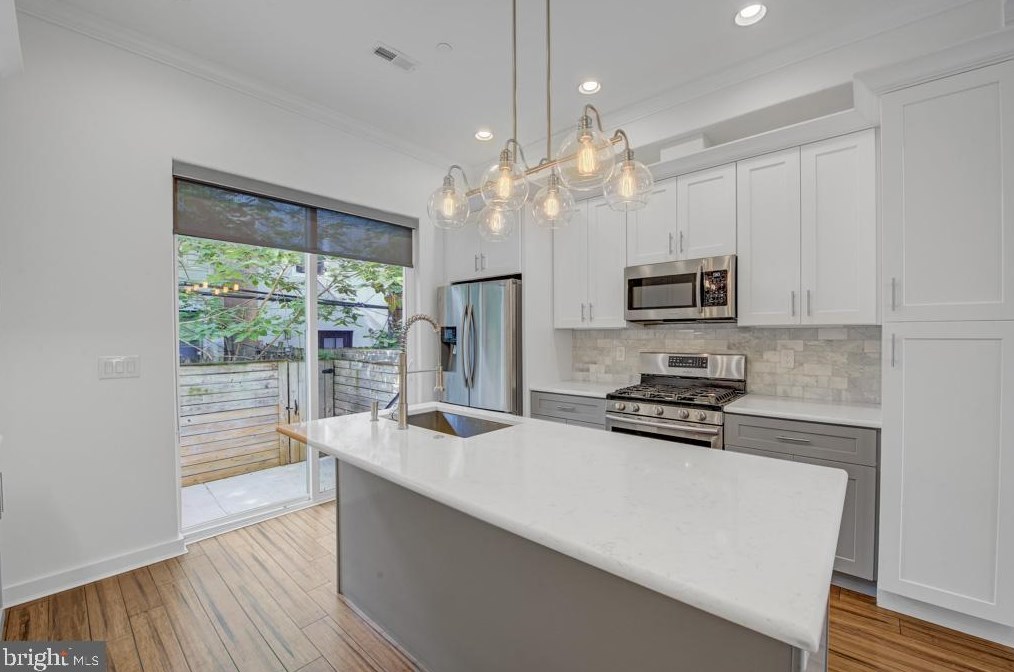 2049 Sigel St, Philadelphia PA 19145-2127 exterior