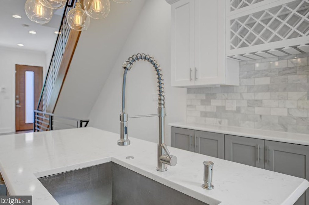 2049 Sigel St, Philadelphia PA 19145-2127 exterior