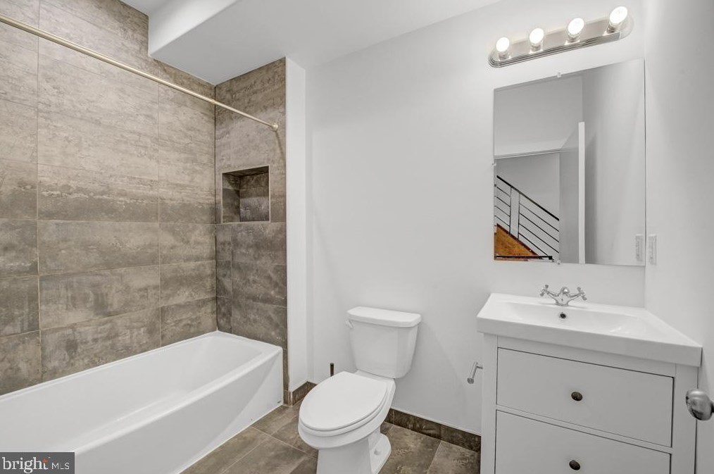 2049 Sigel St, Philadelphia PA 19145-2127 exterior