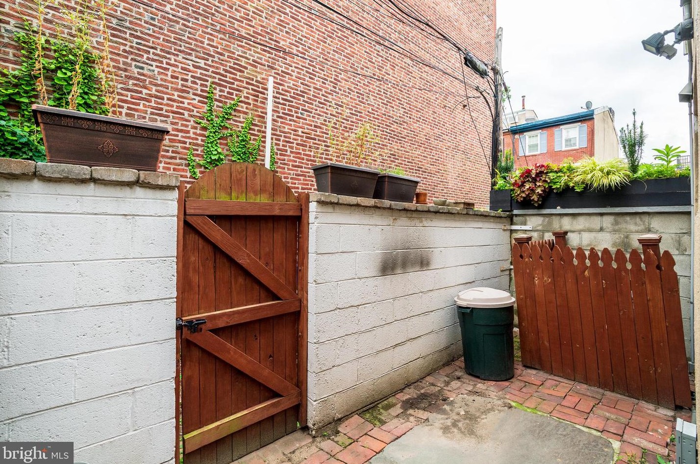 2324 Lombard St, Philadelphia, PA 19146