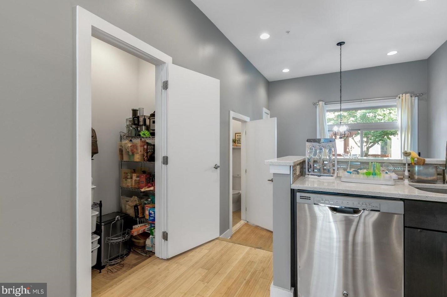 919 N 5th St #4, Philadelphia, PA 19123