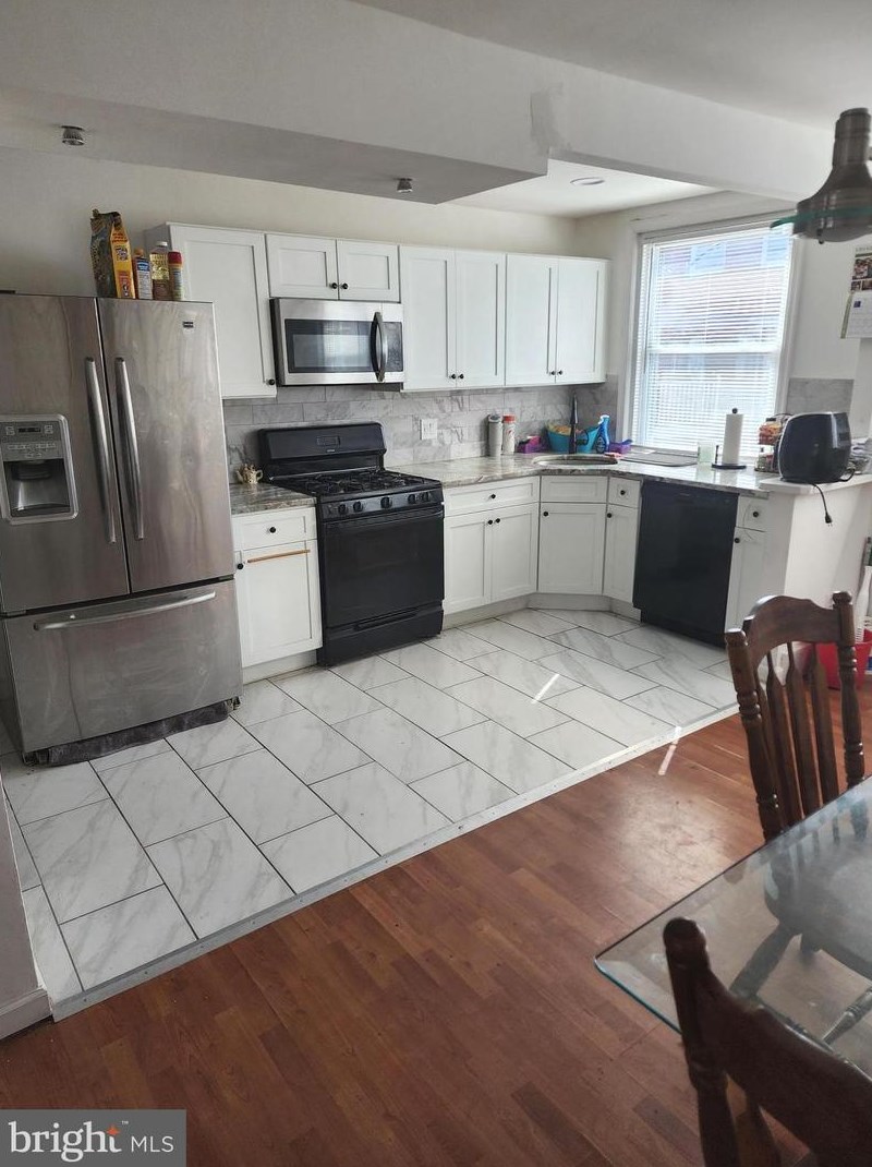 6621 Oakland St, Philadelphia, PA 19149-2230
