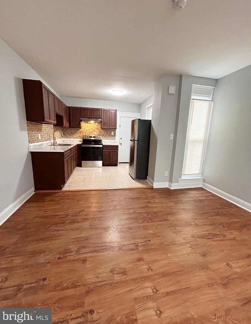 5221 N American St, Philadelphia, PA 19120