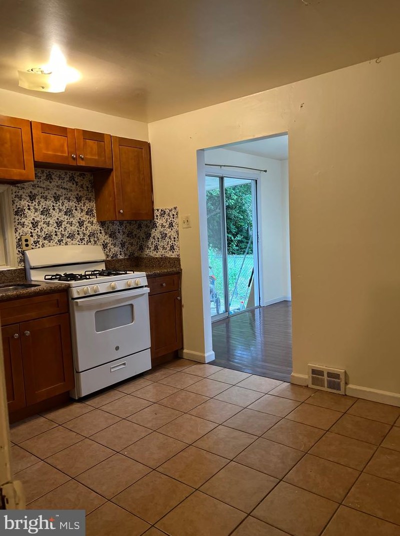 11617 Bustleton Ave, Philadelphia, PA 19116