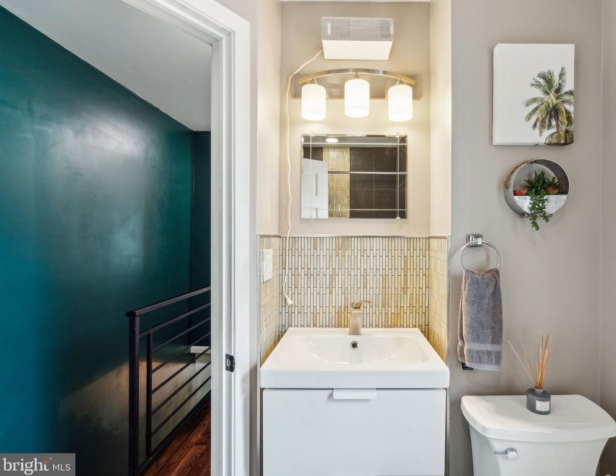 2639 Wilder St, Philadelphia PA  19146-4420 exterior