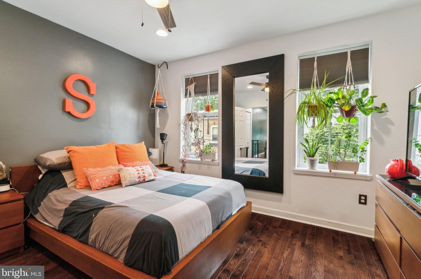 2639 Wilder St, Philadelphia PA  19146-4420 exterior