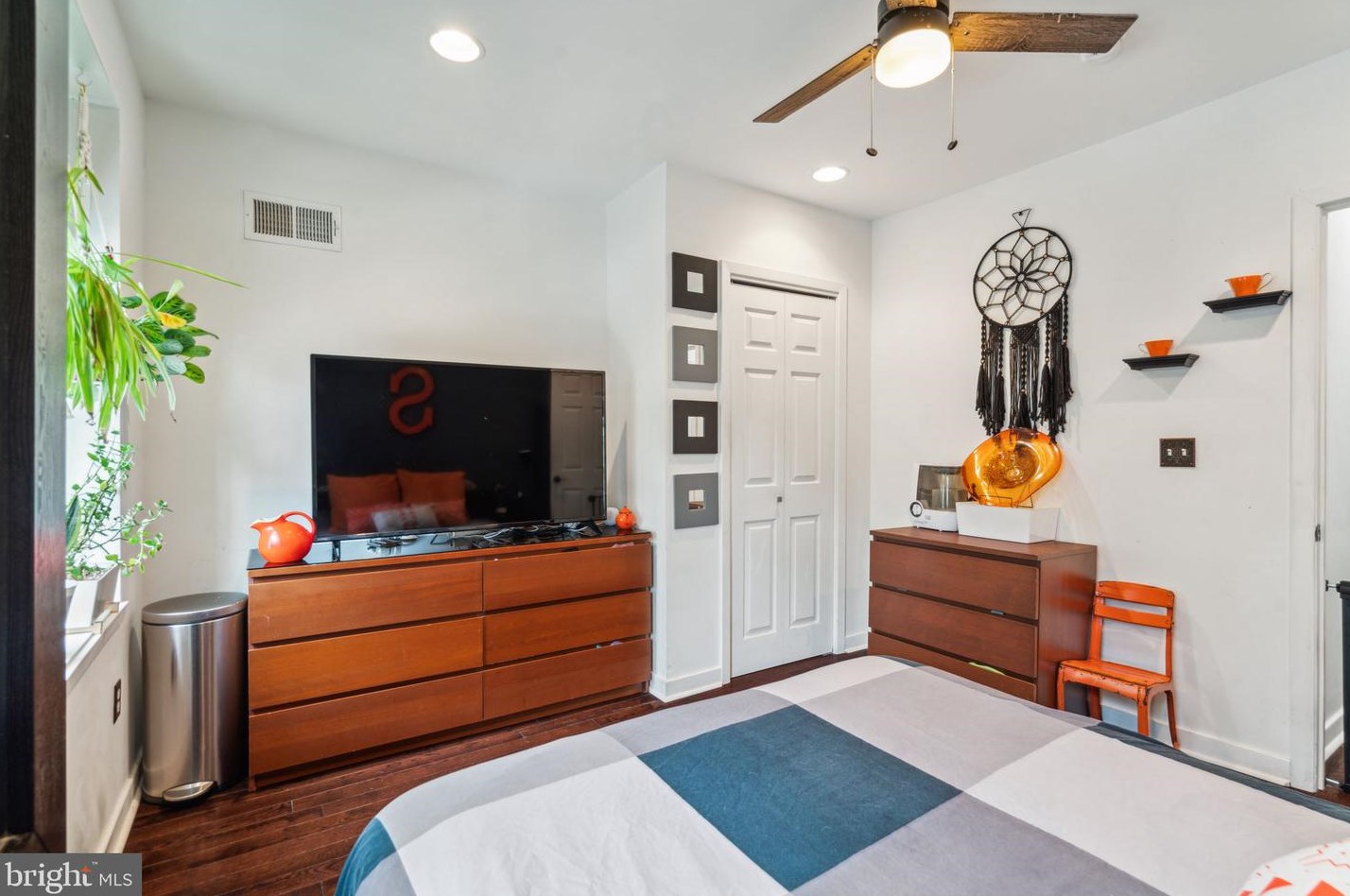 2639 Wilder St, Philadelphia PA  19146-4420 exterior