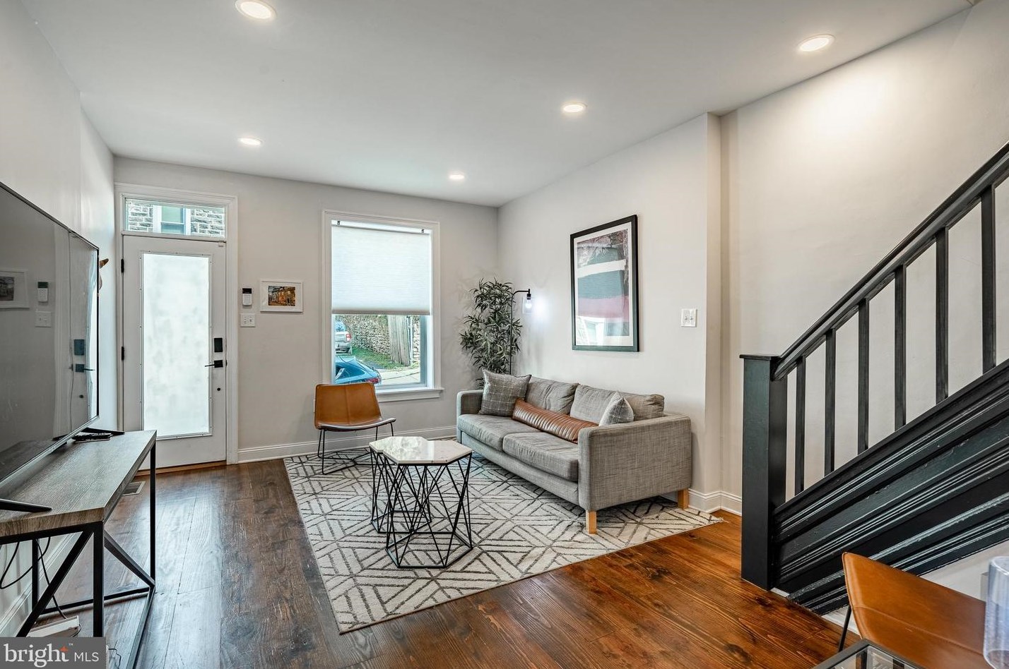 227 Wendover St, Philadelphia PA  19128-5041 exterior