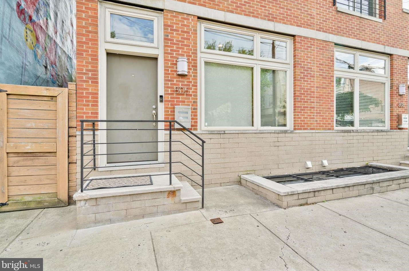 806 Christian St, Philadelphia, PA 19147