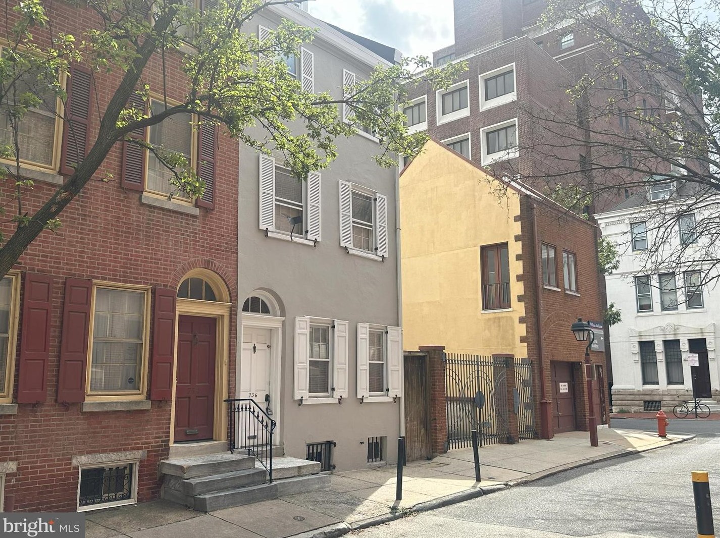 736 Manning St, Philadelphia, PA 19106