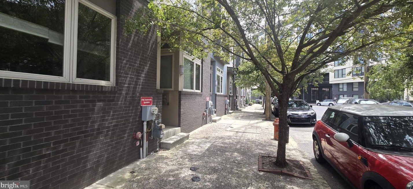 1117 Howard St, Philadelphia PA  19123-1609 exterior