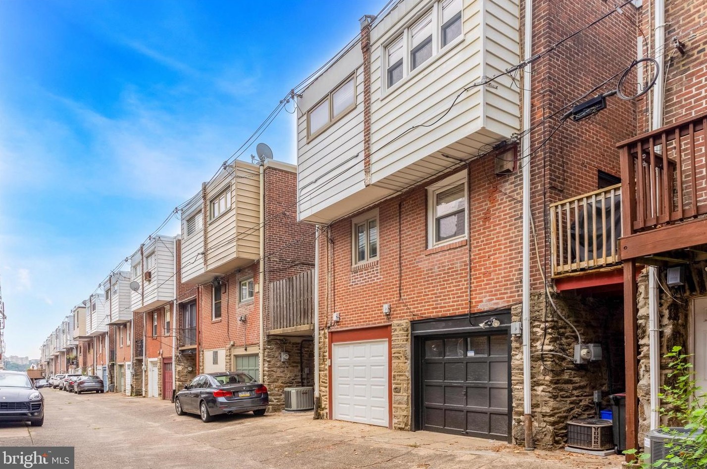 3402 Queen Ln, Philadelphia PA  19129-1441 exterior